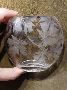 Round Glass Vase with Etched Maple Tree Leaf Design